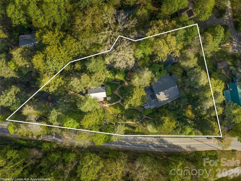 300 Ivy Terrace Drive, Saluda, NC 28773.  MLS# CAR4371193, YatesRealty ID 18523. 