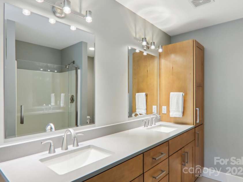 17 Azalea Terrace, Asheville, NC 28803.  MLS# CAR4261005, YatesRealty ID 18525. 