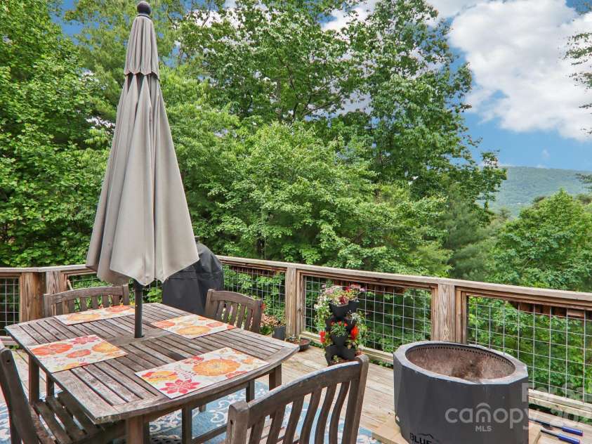 17 Azalea Terrace, Asheville, NC 28803.  MLS# CAR4261005, YatesRealty ID 18525. 