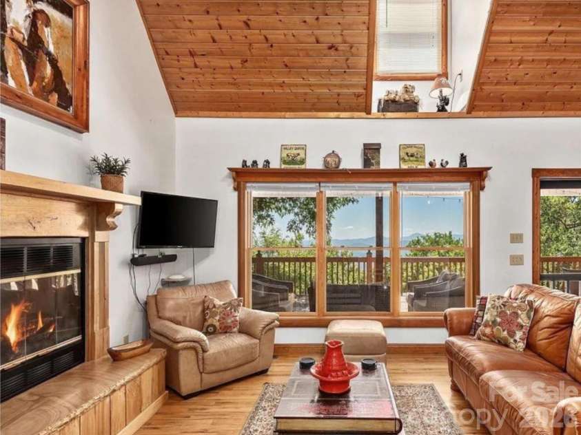 505 Middle Top Loop, Maggie Valley, NC 28751.  MLS# CAR4365576, YatesRealty ID 18525. 