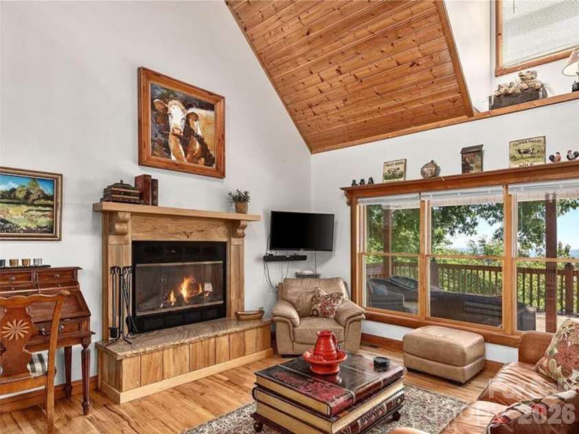 505 Middle Top Loop, Maggie Valley, NC 28751.  MLS# CAR4365576, YatesRealty ID 18525. 