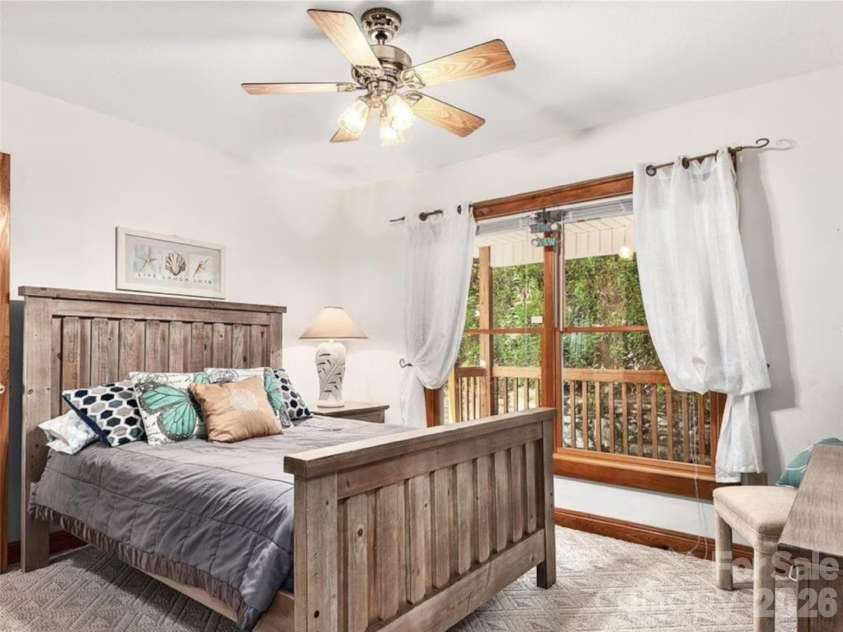 505 Middle Top Loop, Maggie Valley, NC 28751.  MLS# CAR4365576, YatesRealty ID 18525. 