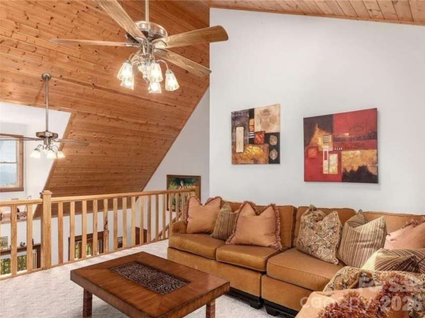 505 Middle Top Loop, Maggie Valley, NC 28751.  MLS# CAR4365576, YatesRealty ID 18525. 
