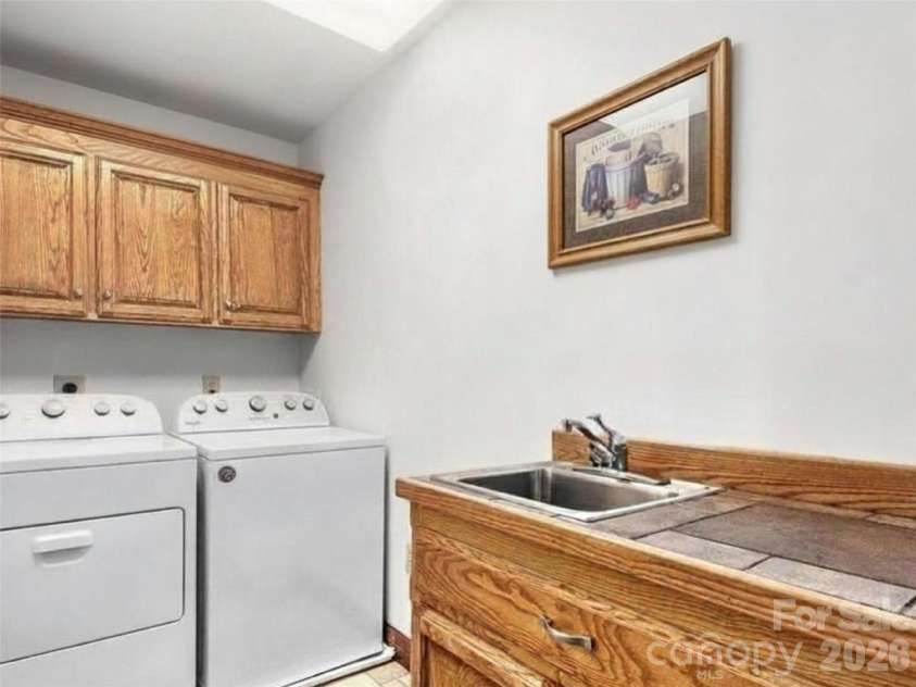 505 Middle Top Loop, Maggie Valley, NC 28751.  MLS# CAR4365576, YatesRealty ID 18525. 
