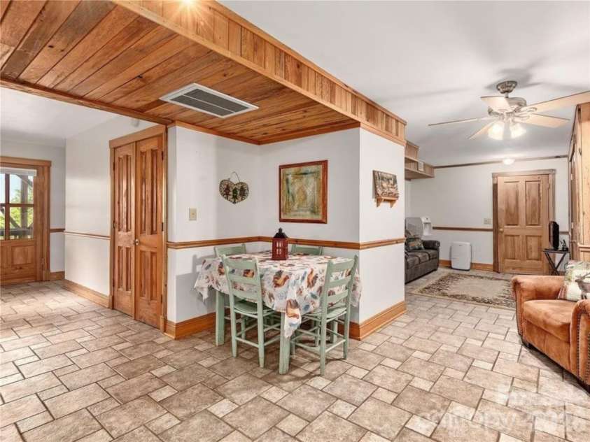 505 Middle Top Loop, Maggie Valley, NC 28751.  MLS# CAR4365576, YatesRealty ID 18525. 
