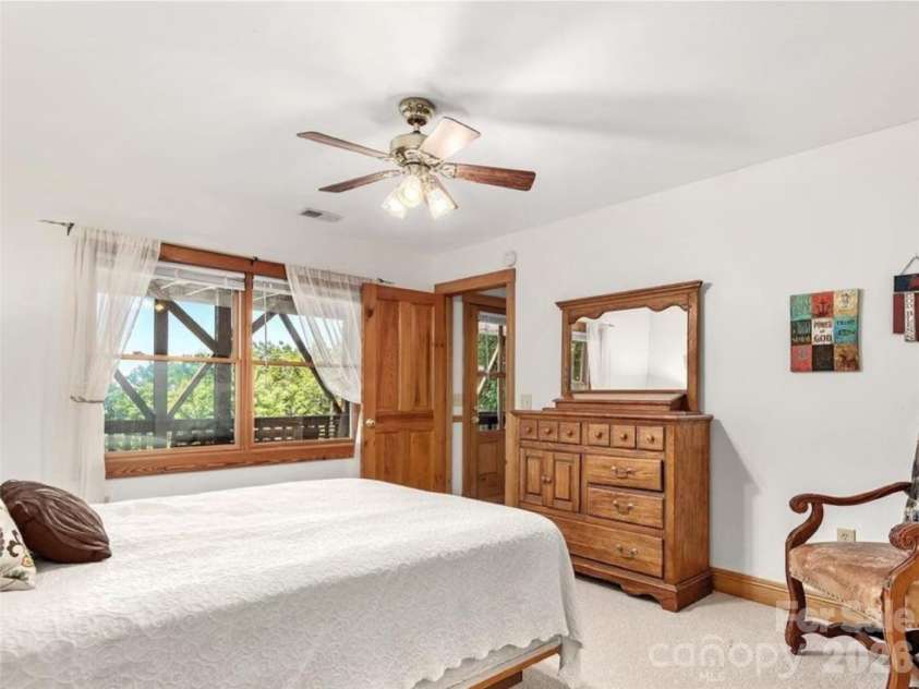 505 Middle Top Loop, Maggie Valley, NC 28751.  MLS# CAR4365576, YatesRealty ID 18525. 