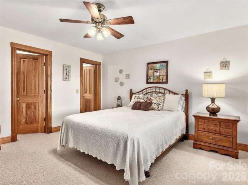 505 Middle Top Loop, Maggie Valley, NC 28751.  MLS# CAR4365576, YatesRealty ID 18525. 