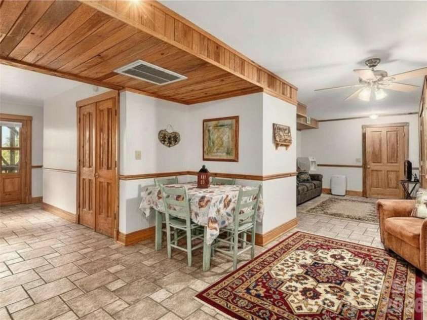 505 Middle Top Loop, Maggie Valley, NC 28751.  MLS# CAR4365576, YatesRealty ID 18525. 