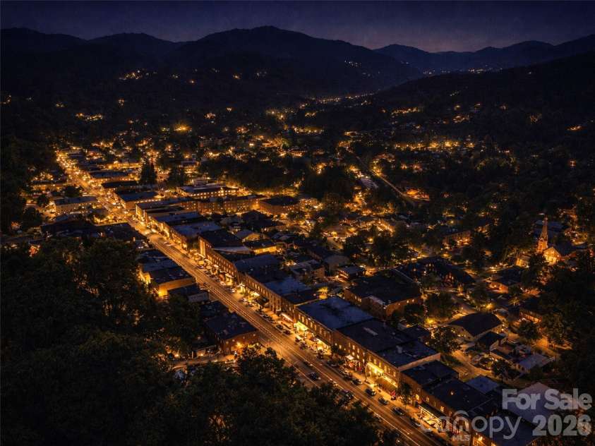 505 Middle Top Loop, Maggie Valley, NC 28751.  MLS# CAR4365576, YatesRealty ID 18525. 