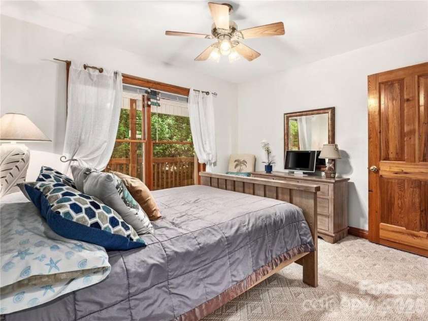 505 Middle Top Loop, Maggie Valley, NC 28751.  MLS# CAR4365576, YatesRealty ID 18525. 