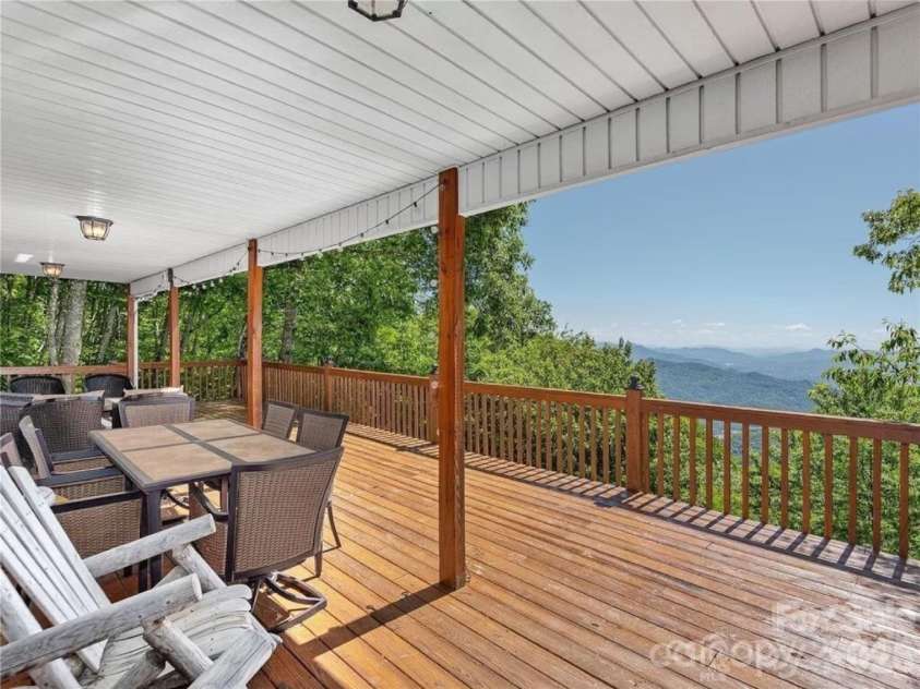505 Middle Top Loop, Maggie Valley, NC 28751.  MLS# CAR4365576, YatesRealty ID 18525. 