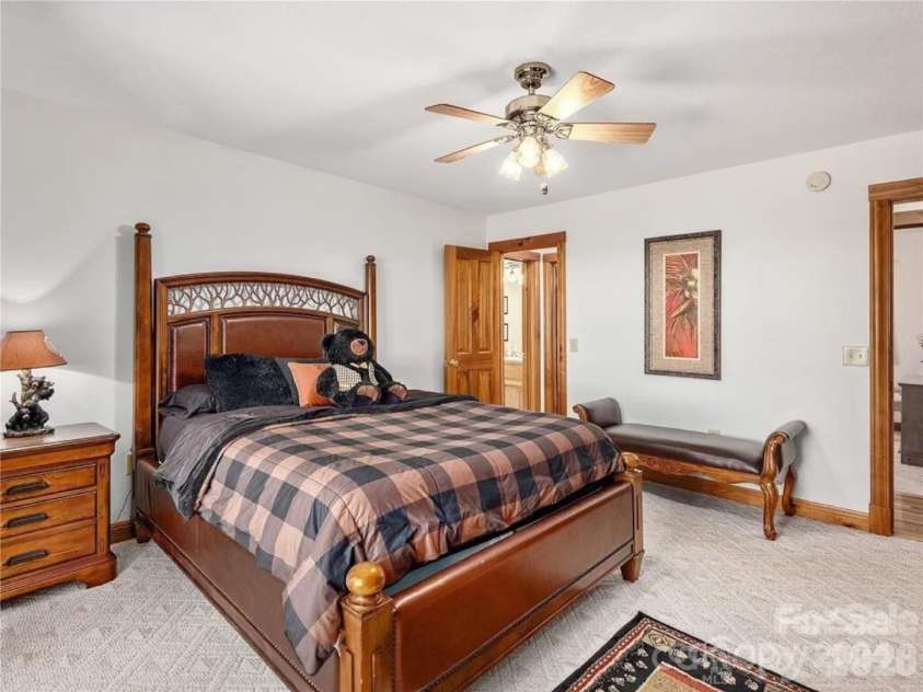 505 Middle Top Loop, Maggie Valley, NC 28751.  MLS# CAR4365576, YatesRealty ID 18525. 