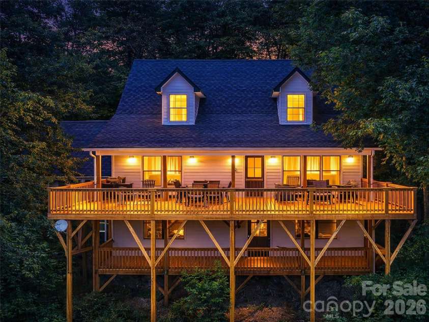 505 Middle Top Loop, Maggie Valley, NC 28751.  MLS# CAR4365576, YatesRealty ID 18525. 