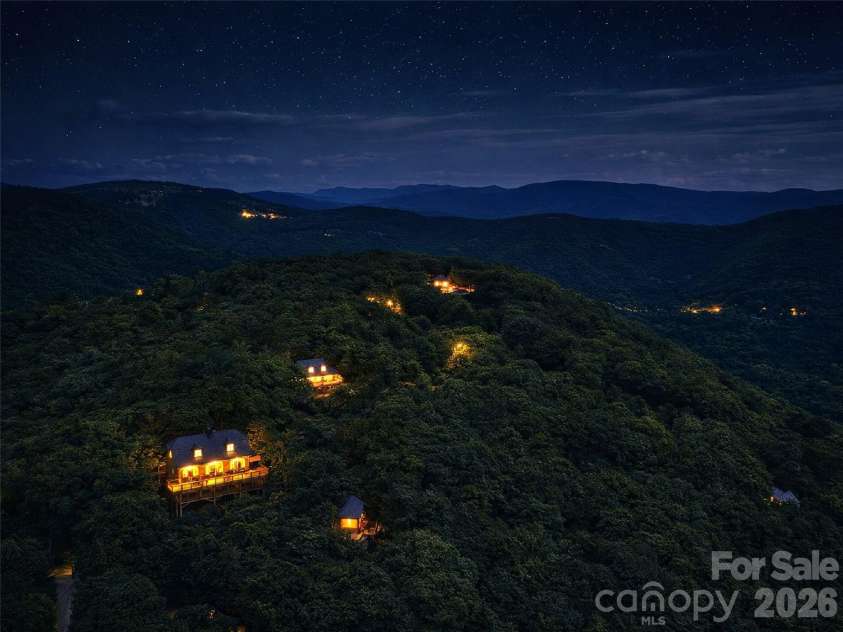505 Middle Top Loop, Maggie Valley, NC 28751.  MLS# CAR4365576, YatesRealty ID 18525. 