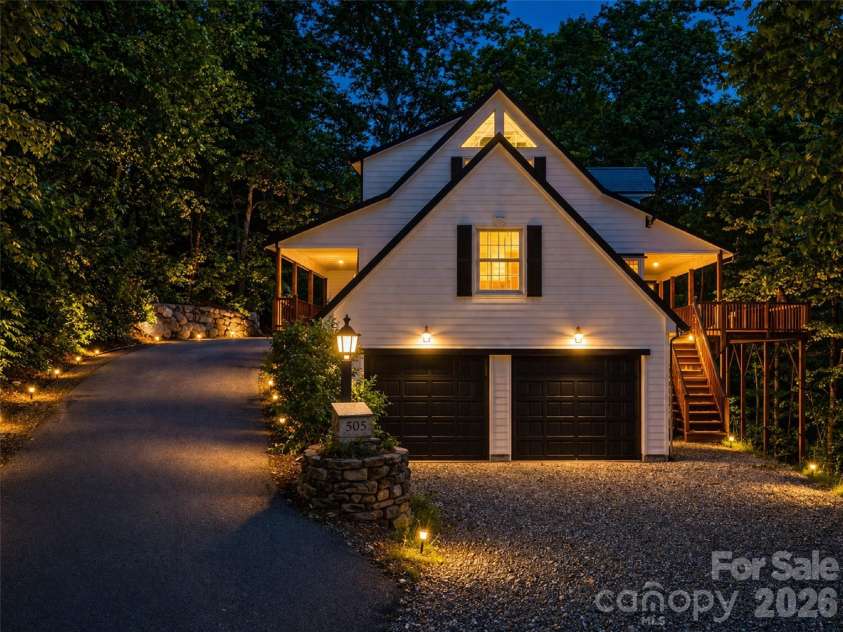 505 Middle Top Loop, Maggie Valley, NC 28751.  MLS# CAR4365576, YatesRealty ID 18525. 