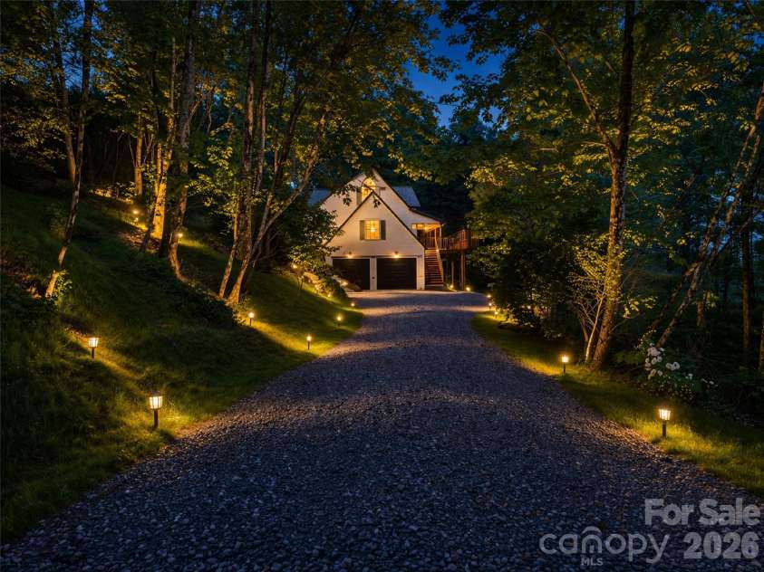 505 Middle Top Loop, Maggie Valley, NC 28751.  MLS# CAR4365576, YatesRealty ID 18525. 