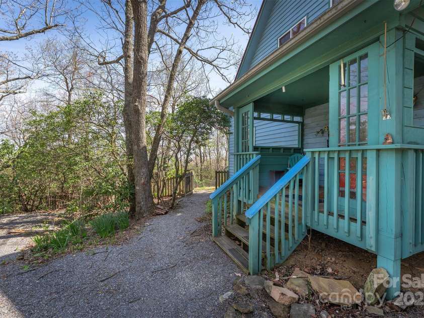 195 Prospectors Trail, Black Mountain, NC 28711.  MLS# CAR4227099, YatesRealty ID 18526. 