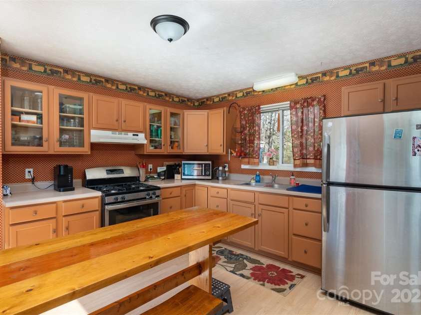 195 Prospectors Trail, Black Mountain, NC 28711.  MLS# CAR4227099, YatesRealty ID 18526. 