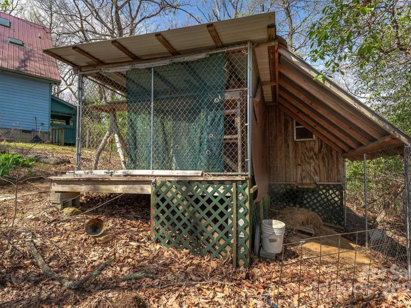 195 Prospectors Trail, Black Mountain, NC 28711.  MLS# CAR4227099, YatesRealty ID 18526. 