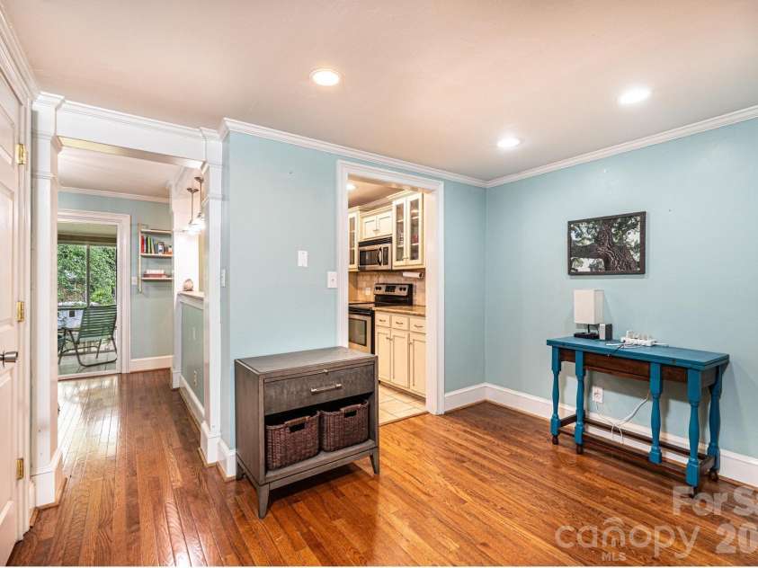 826 6th Street, Hickory, NC 28601.  MLS# CAR4371889, YatesRealty ID 18526. 