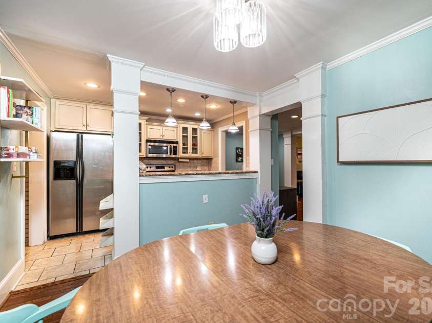 826 6th Street, Hickory, NC 28601.  MLS# CAR4371889, YatesRealty ID 18526. 