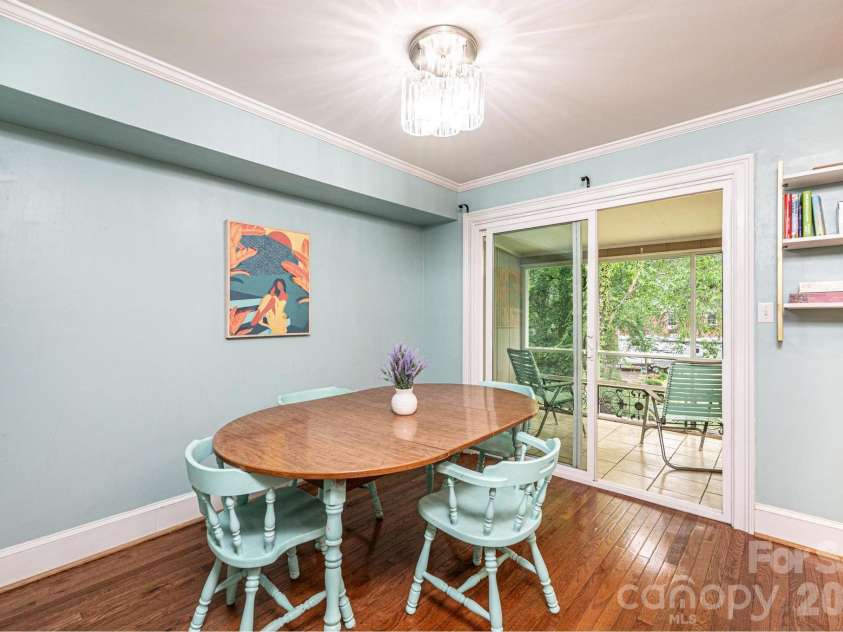 826 6th Street, Hickory, NC 28601.  MLS# CAR4371889, YatesRealty ID 18526. 