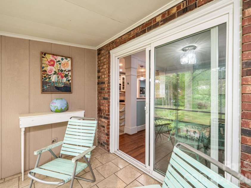 826 6th Street, Hickory, NC 28601.  MLS# CAR4371889, YatesRealty ID 18526. 