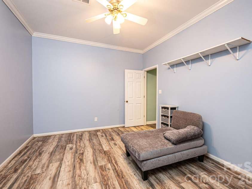 826 6th Street, Hickory, NC 28601.  MLS# CAR4371889, YatesRealty ID 18526. 