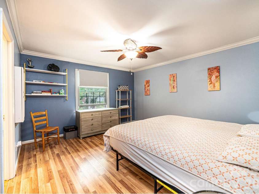 826 6th Street, Hickory, NC 28601.  MLS# CAR4371889, YatesRealty ID 18526. 