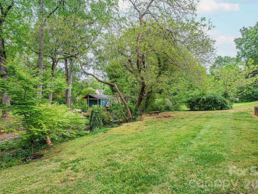 826 6th Street, Hickory, NC 28601.  MLS# CAR4371889, YatesRealty ID 18526. 