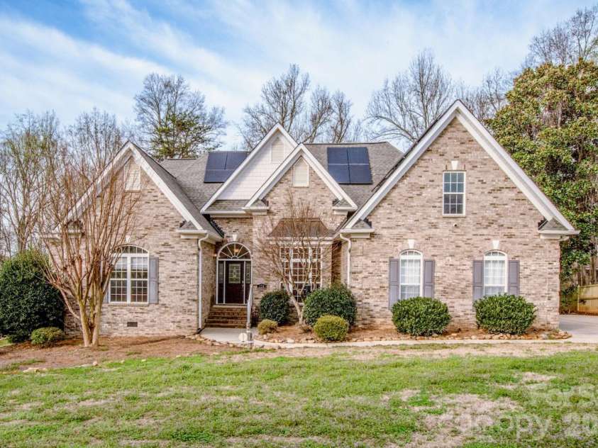 124 Cedar Woods Drive, Mooresville, NC 28117.  MLS# CAR4357080, YatesRealty ID 18527. 