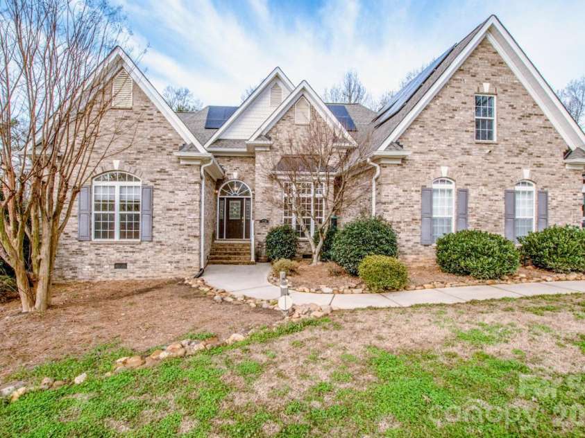 124 Cedar Woods Drive, Mooresville, NC 28117.  MLS# CAR4357080, YatesRealty ID 18527. 