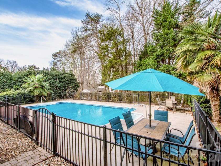 124 Cedar Woods Drive, Mooresville, NC 28117.  MLS# CAR4357080, YatesRealty ID 18527. 