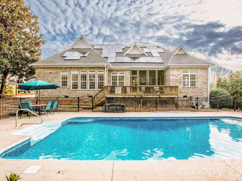 124 Cedar Woods Drive, Mooresville, NC 28117.  MLS# CAR4357080, YatesRealty ID 18527. 