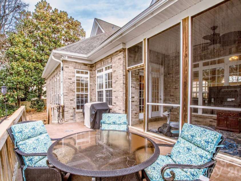 124 Cedar Woods Drive, Mooresville, NC 28117.  MLS# CAR4357080, YatesRealty ID 18527. 