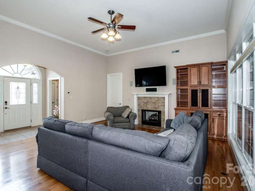 124 Cedar Woods Drive, Mooresville, NC 28117.  MLS# CAR4357080, YatesRealty ID 18527. 