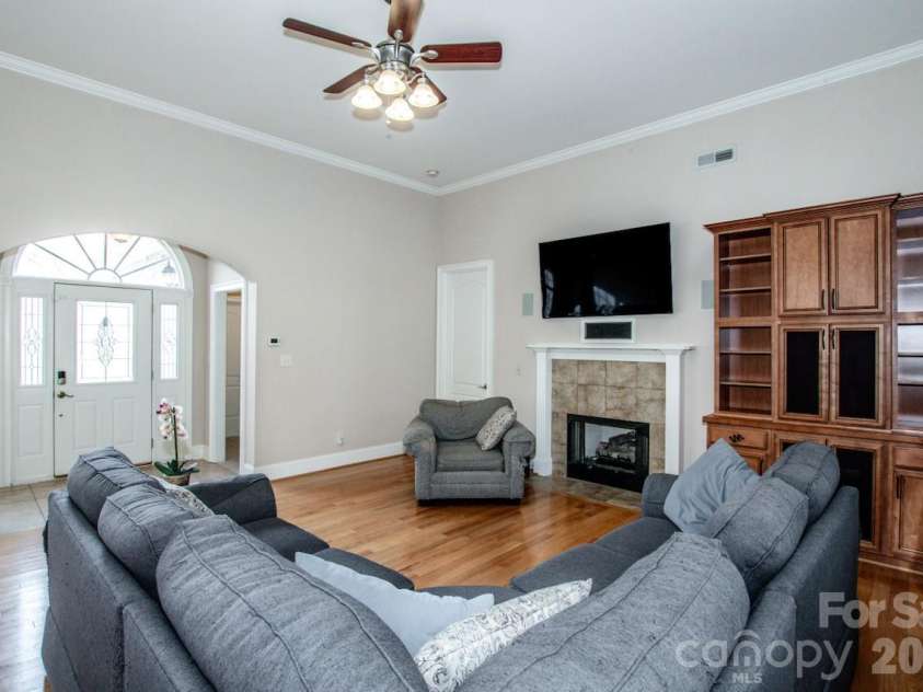 124 Cedar Woods Drive, Mooresville, NC 28117.  MLS# CAR4357080, YatesRealty ID 18527. 