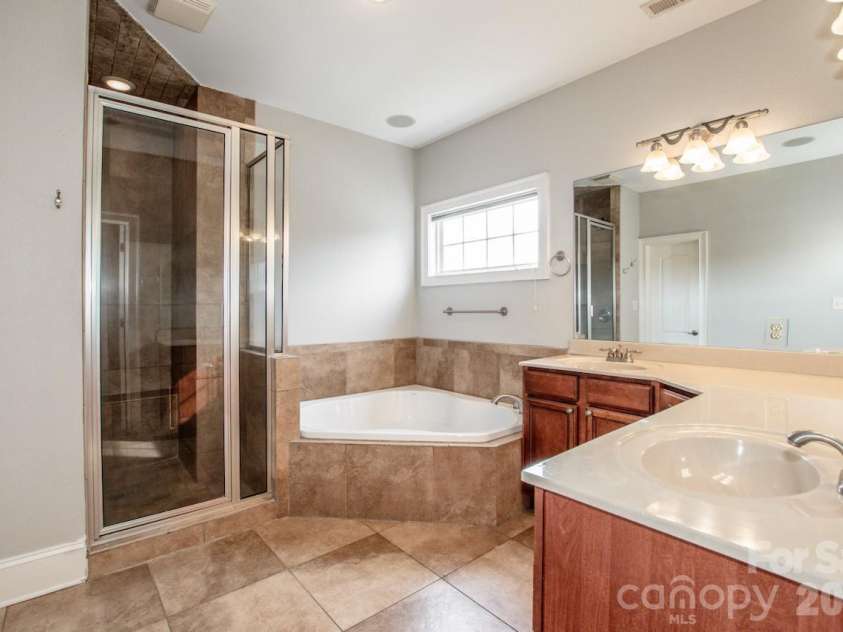 124 Cedar Woods Drive, Mooresville, NC 28117.  MLS# CAR4357080, YatesRealty ID 18527. Primary Bathroom