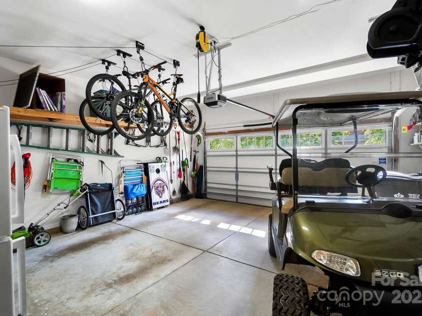 9735 Wheatfield Road, Charlotte, NC 28277.  MLS# CAR4253750, YatesRealty ID 18527. 2 car garage