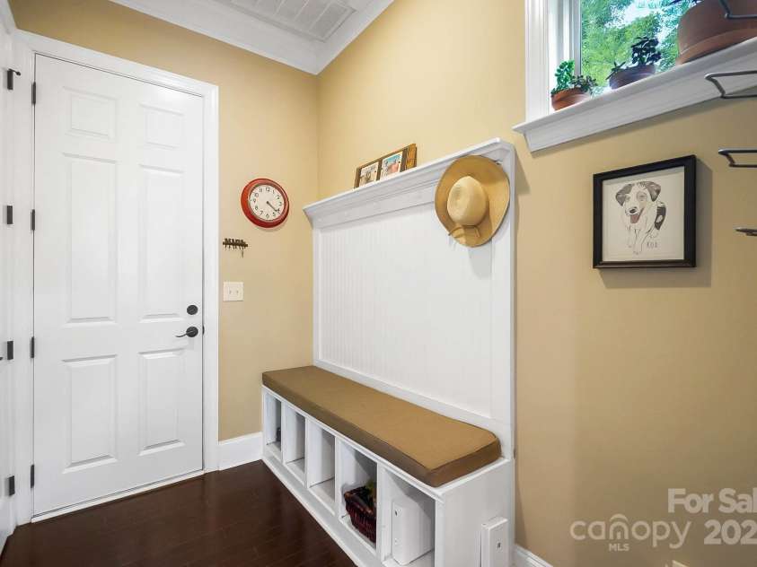 9735 Wheatfield Road, Charlotte, NC 28277.  MLS# CAR4253750, YatesRealty ID 18527. Garage entry way / drop zone