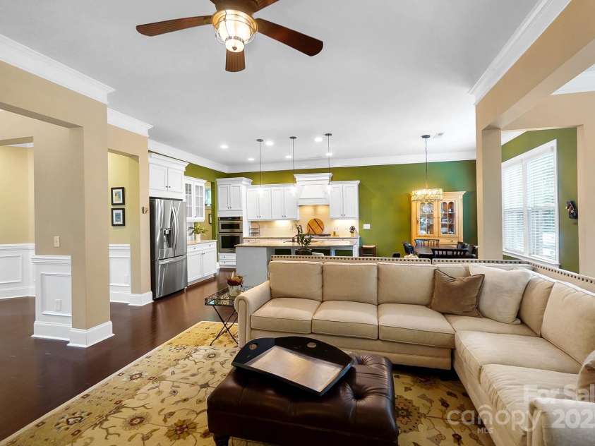 9735 Wheatfield Road, Charlotte, NC 28277.  MLS# CAR4253750, YatesRealty ID 18527. Living room