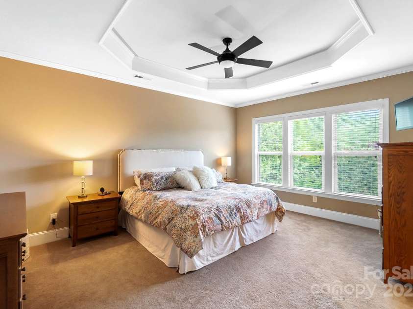 9735 Wheatfield Road, Charlotte, NC 28277.  MLS# CAR4253750, YatesRealty ID 18527. Primary suite with en-suite full bath and walkin closet