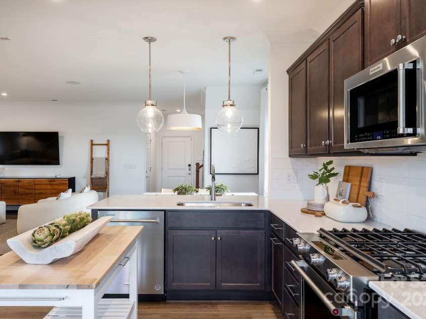 14015 Penbury Lane, Charlotte, NC 28278.  MLS# CAR4252901, YatesRealty ID 18528. Representative Photo Only