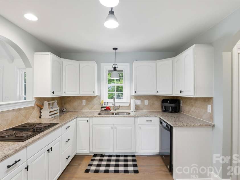 7332 Bailywick Drive, Waxhaw, NC 28173.  MLS# CAR4365077, YatesRealty ID 18528. 