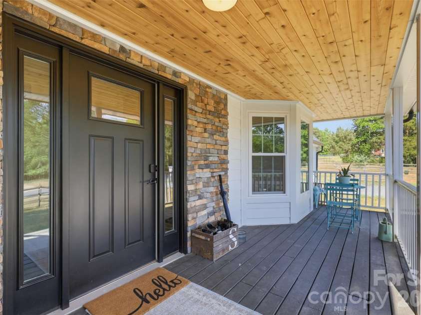 7332 Bailywick Drive, Waxhaw, NC 28173.  MLS# CAR4365077, YatesRealty ID 18528. Covered front porch and entryway