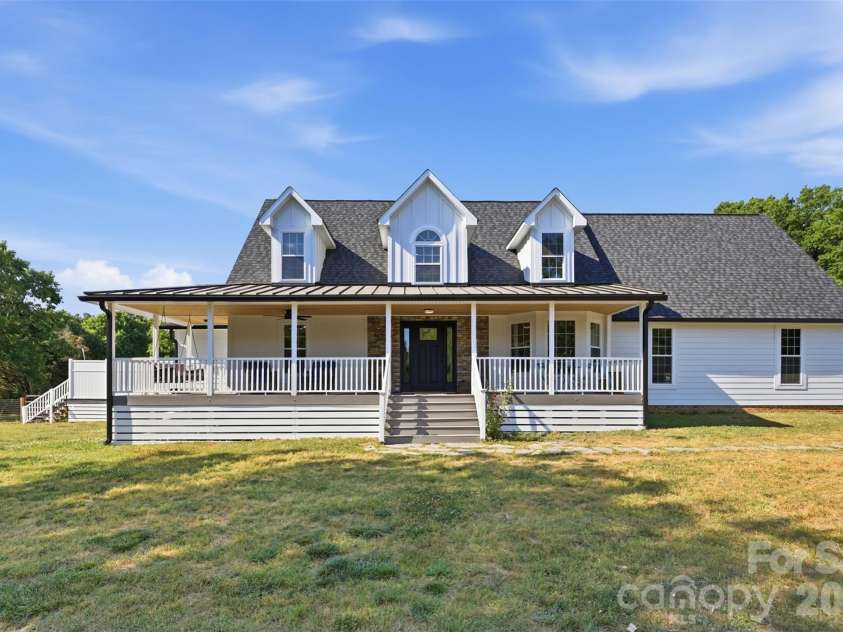 7332 Bailywick Drive, Waxhaw, NC 28173.  MLS# CAR4365077, YatesRealty ID 18528. Welcome home to 7332 Bailywick!