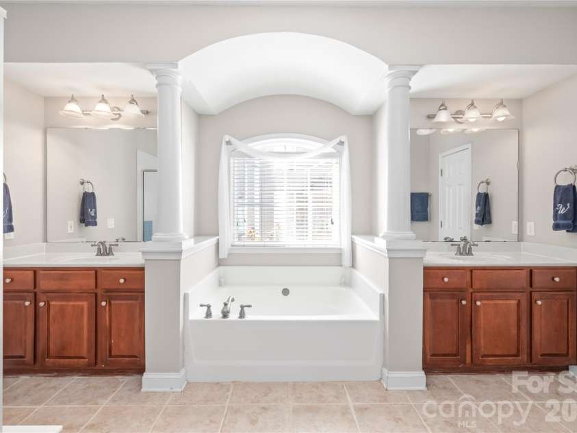 11131 Mccamie Hill Place, Concord, NC 28025.  MLS# CAR4353791, YatesRealty ID 18529. 