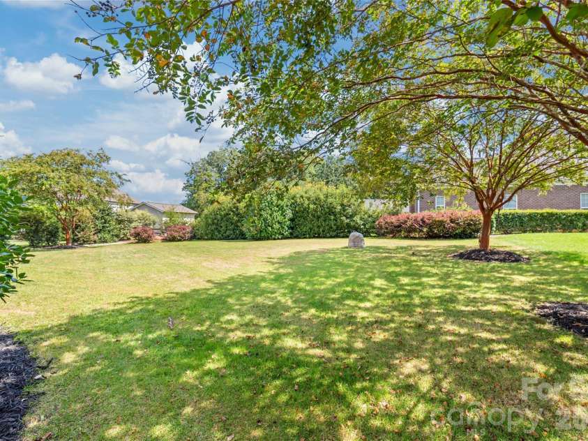 11131 Mccamie Hill Place, Concord, NC 28025.  MLS# CAR4353791, YatesRealty ID 18529. 