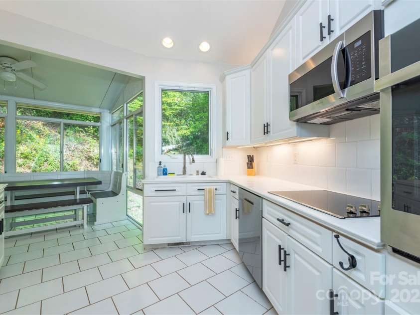 56 Great Horned Owl Road, Candler, NC 28715.  MLS# CAR4255204, YatesRealty ID 18529. 