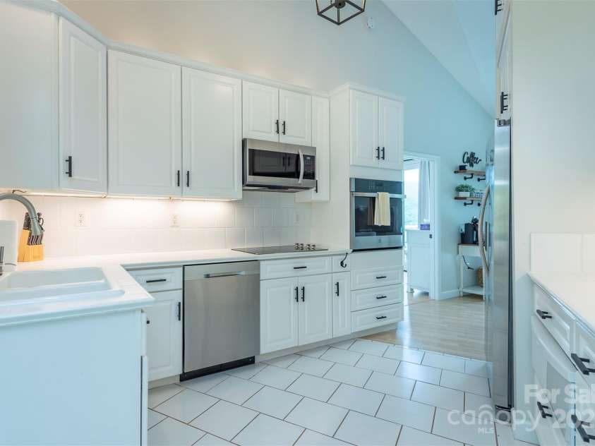 56 Great Horned Owl Road, Candler, NC 28715.  MLS# CAR4255204, YatesRealty ID 18529. 